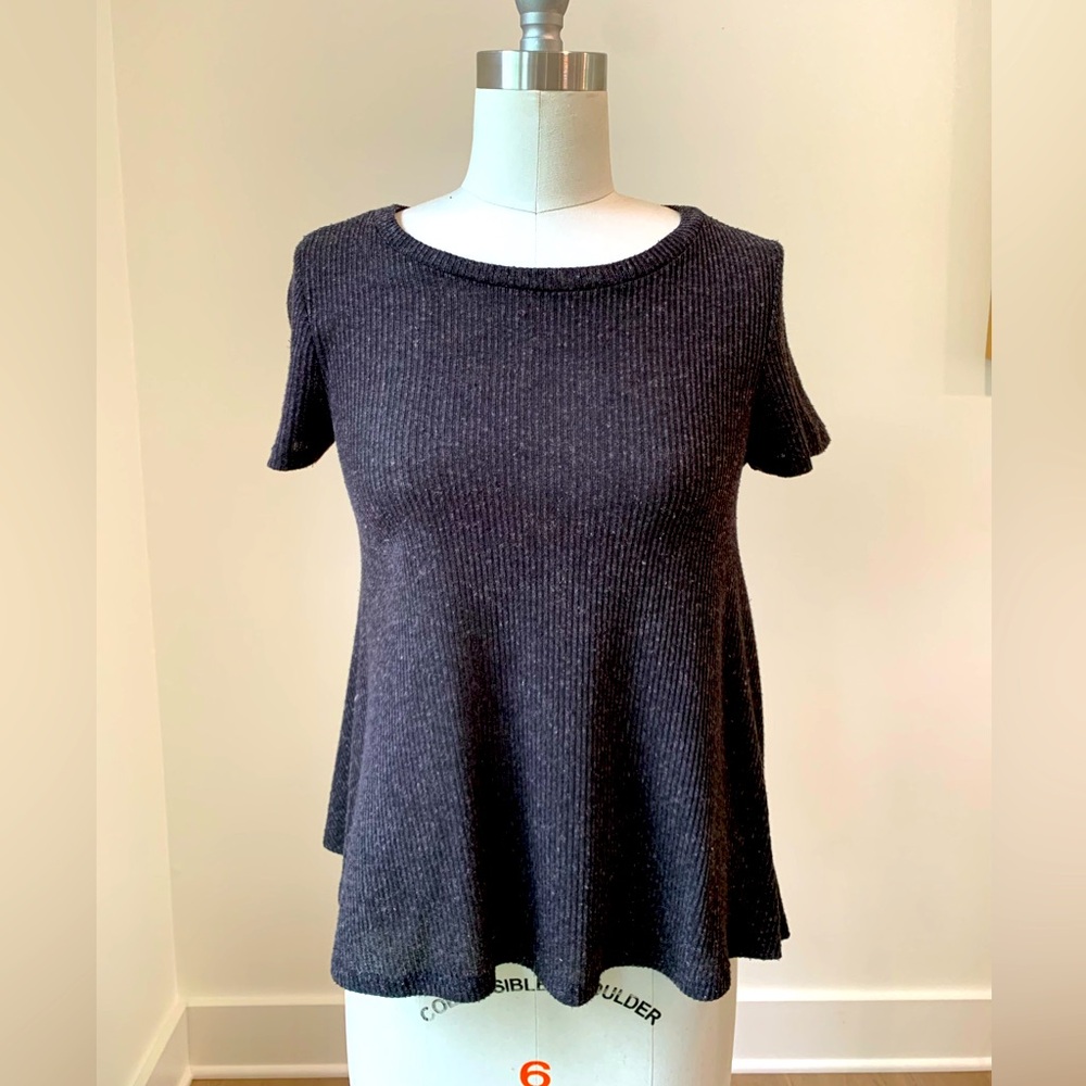 XS S/S Charcoal Everleigh Swing Top